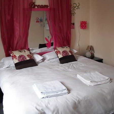 Art Roch Hostel เอดินบะระ ภายนอก รูปภาพ