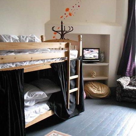 Art Roch Hostel เอดินบะระ ภายนอก รูปภาพ