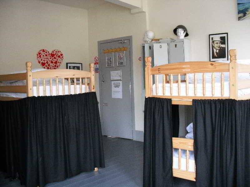 Art Roch Hostel เอดินบะระ ภายนอก รูปภาพ