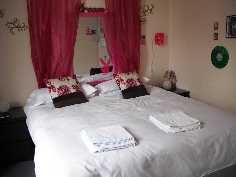 Art Roch Hostel เอดินบะระ ภายนอก รูปภาพ